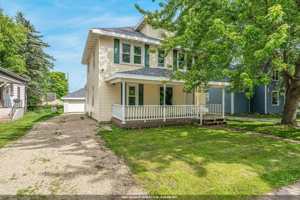 $240,000 | 172 North Main Street, Clintonville, WI 54929