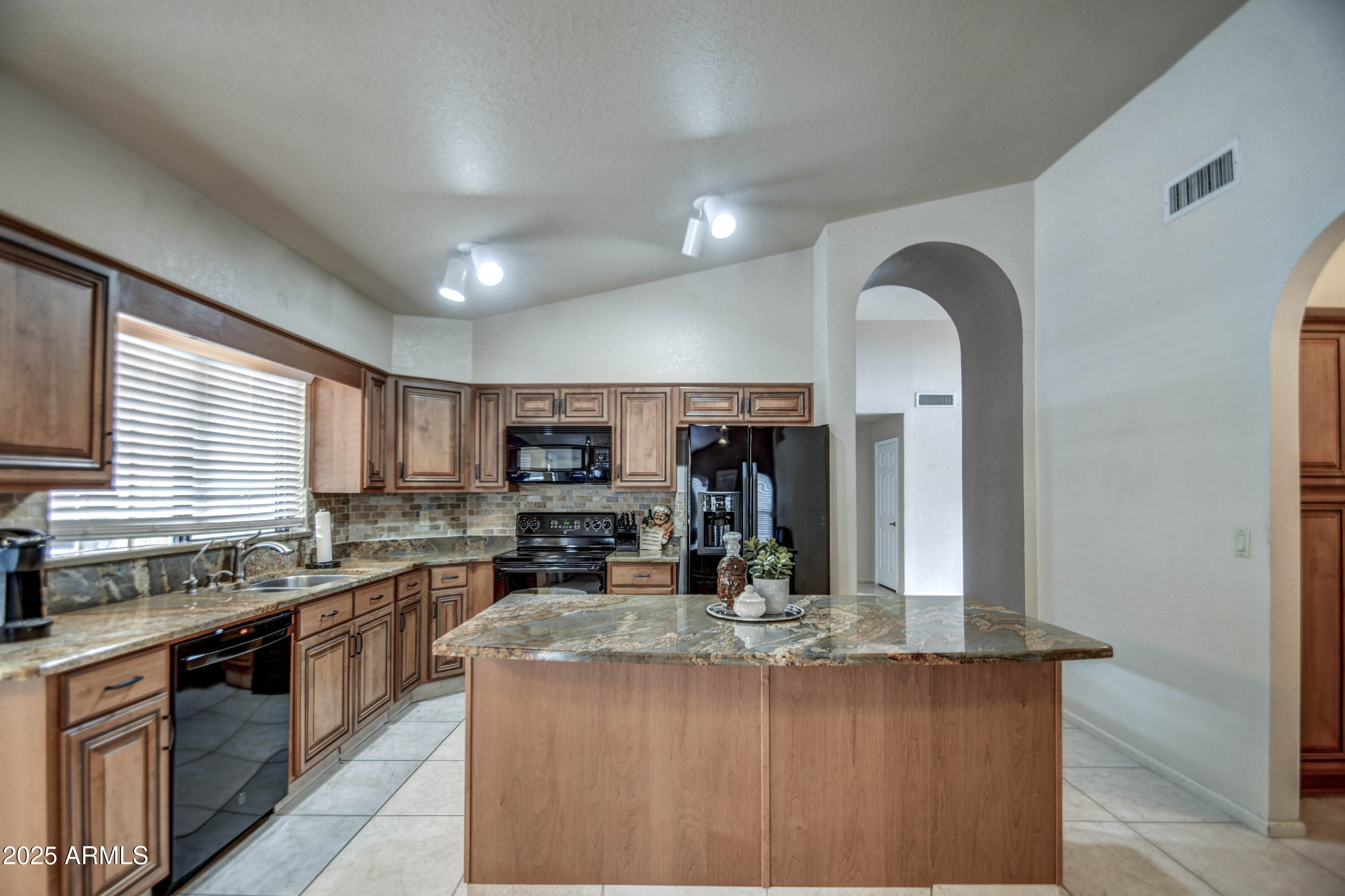 8852 South Ash Avenue Tempe, AZ 85284 - Photo 11 of 46 KITCHEN 1
