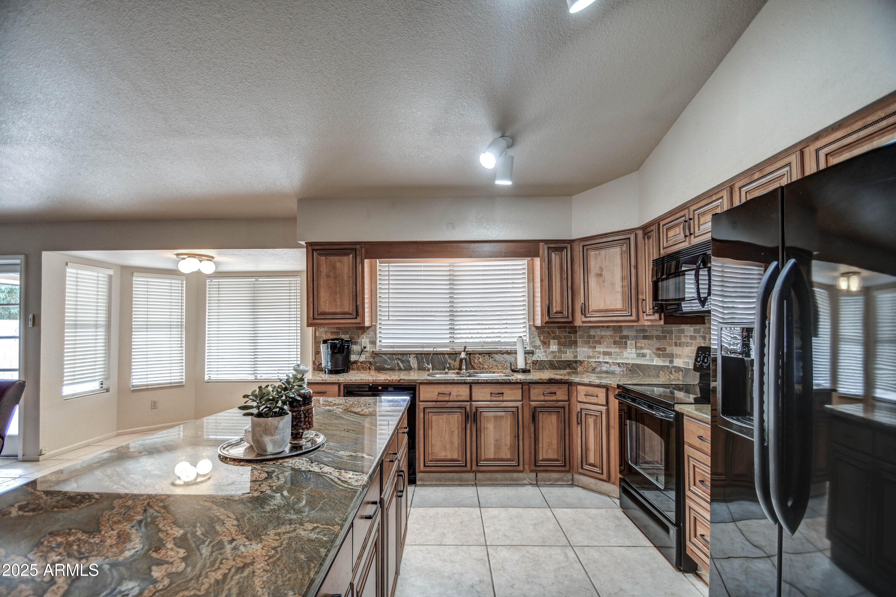 8852 South Ash Avenue Tempe, AZ 85284 - Photo 14 of 46 KITCHEN 4