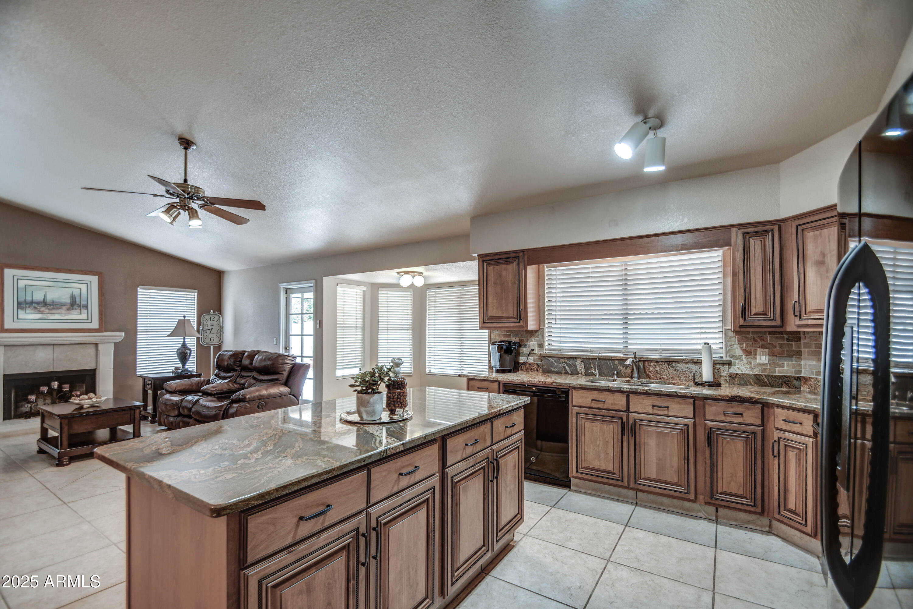 8852 South Ash Avenue Tempe, AZ 85284 - Photo 15 of 46 KITCHEN 5