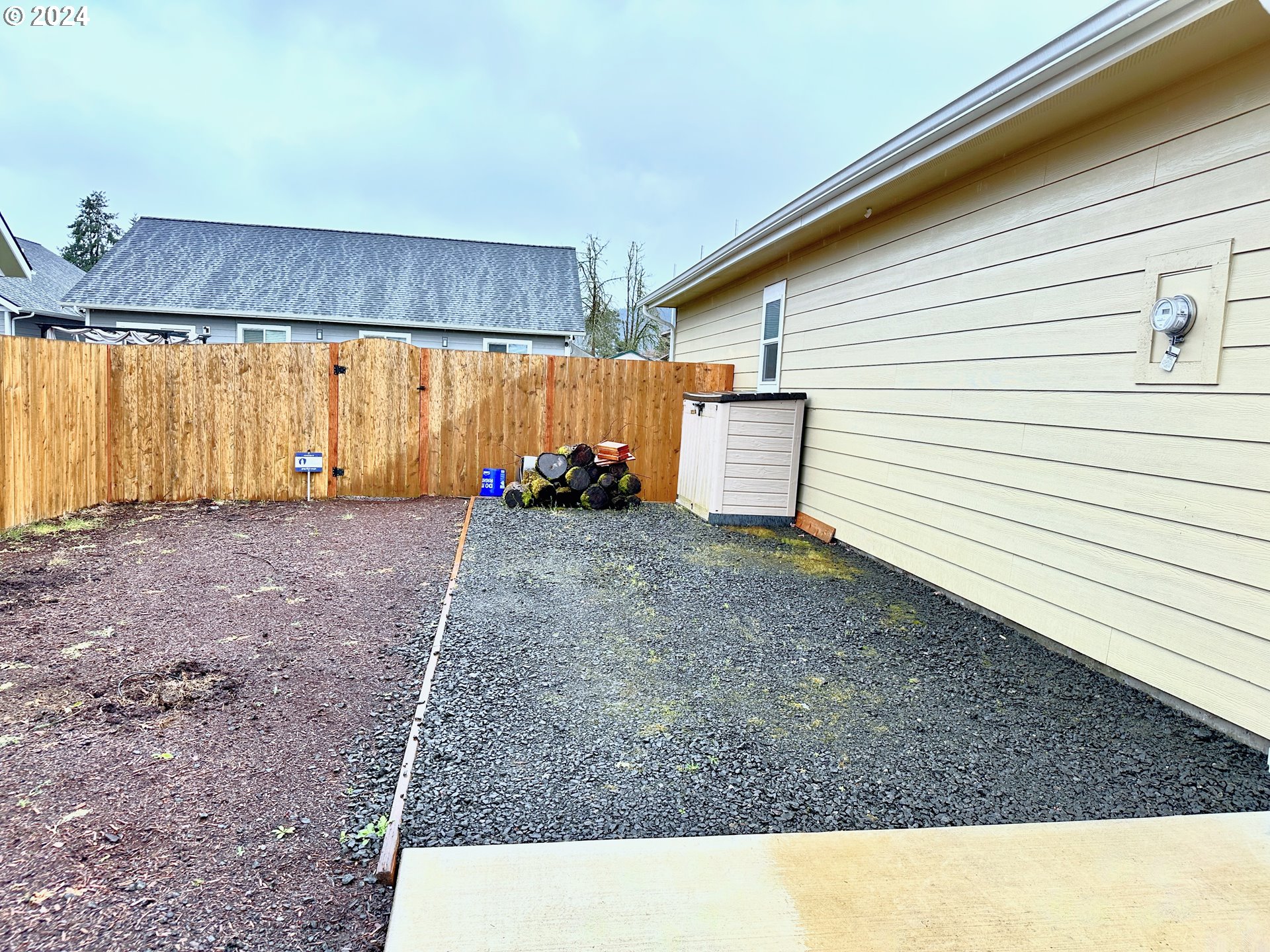 6470 Main Street Springfield, OR 97478 - Photo 28 of 35 a view of a backyard