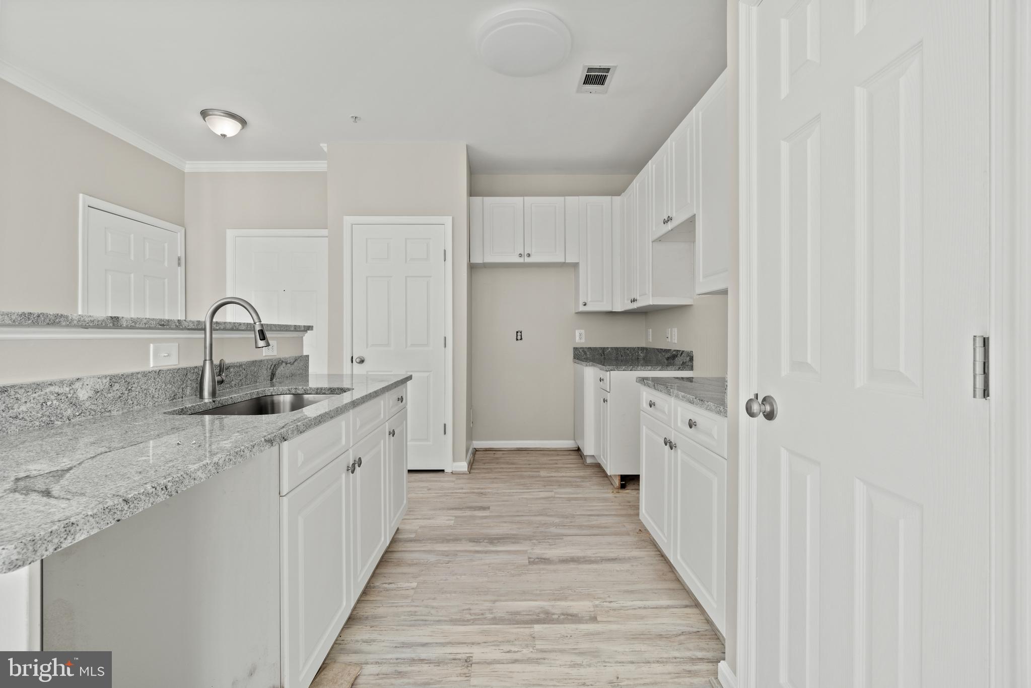2664 Manhattan Place, Unit 303 Vienna, VA 22180 - Photo 4 of 21