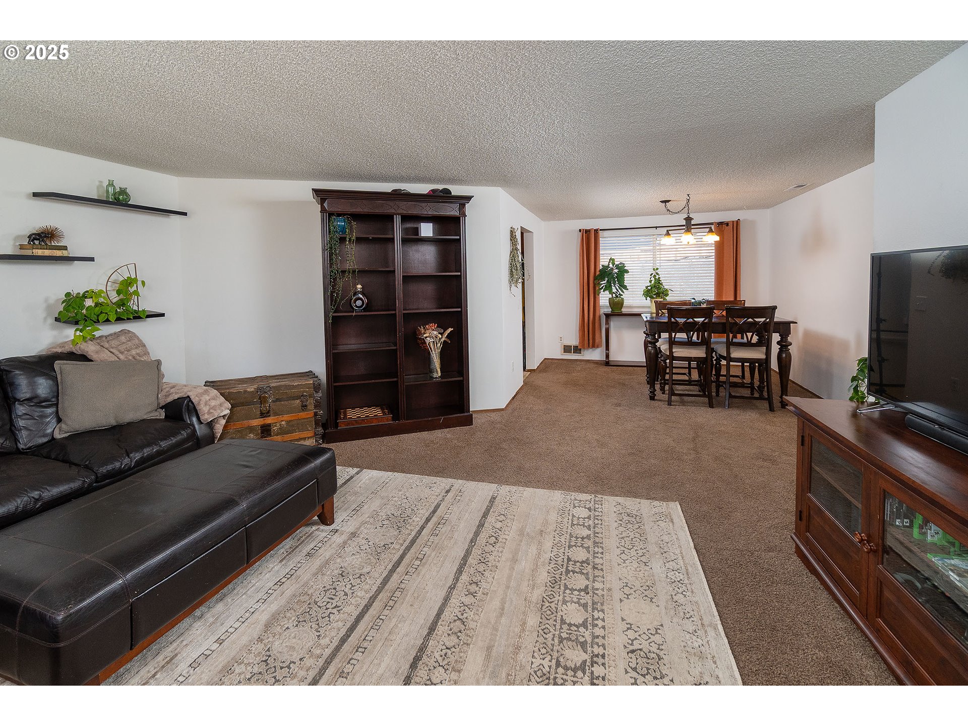 20629 White Wing Court Bend, OR 97701 - Photo 7 of 37