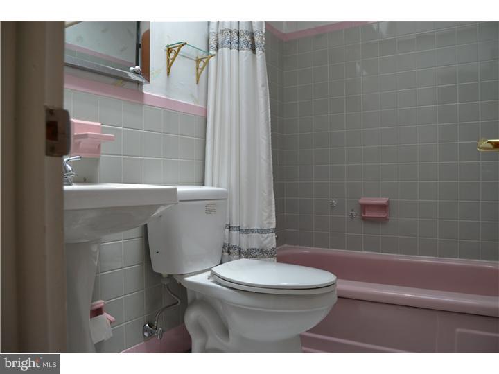 1045 Surrey Road Philadelphia, PA 19115 - Photo 11 of 18