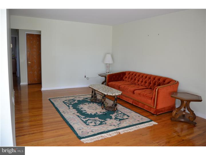 1045 Surrey Road Philadelphia, PA 19115 - Photo 3 of 18