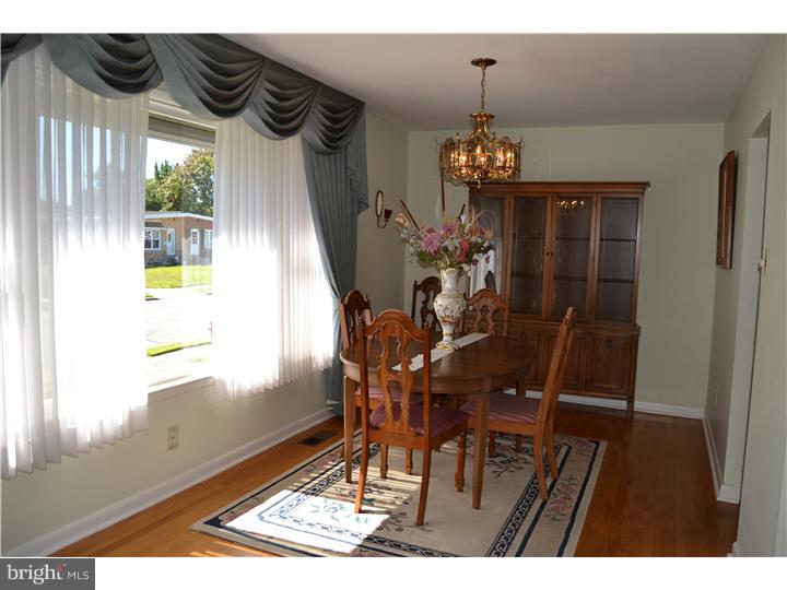 1045 Surrey Road Philadelphia, PA 19115 - Photo 4 of 18