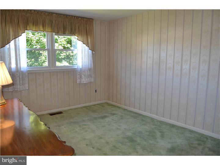1045 Surrey Road Philadelphia, PA 19115 - Photo 8 of 18