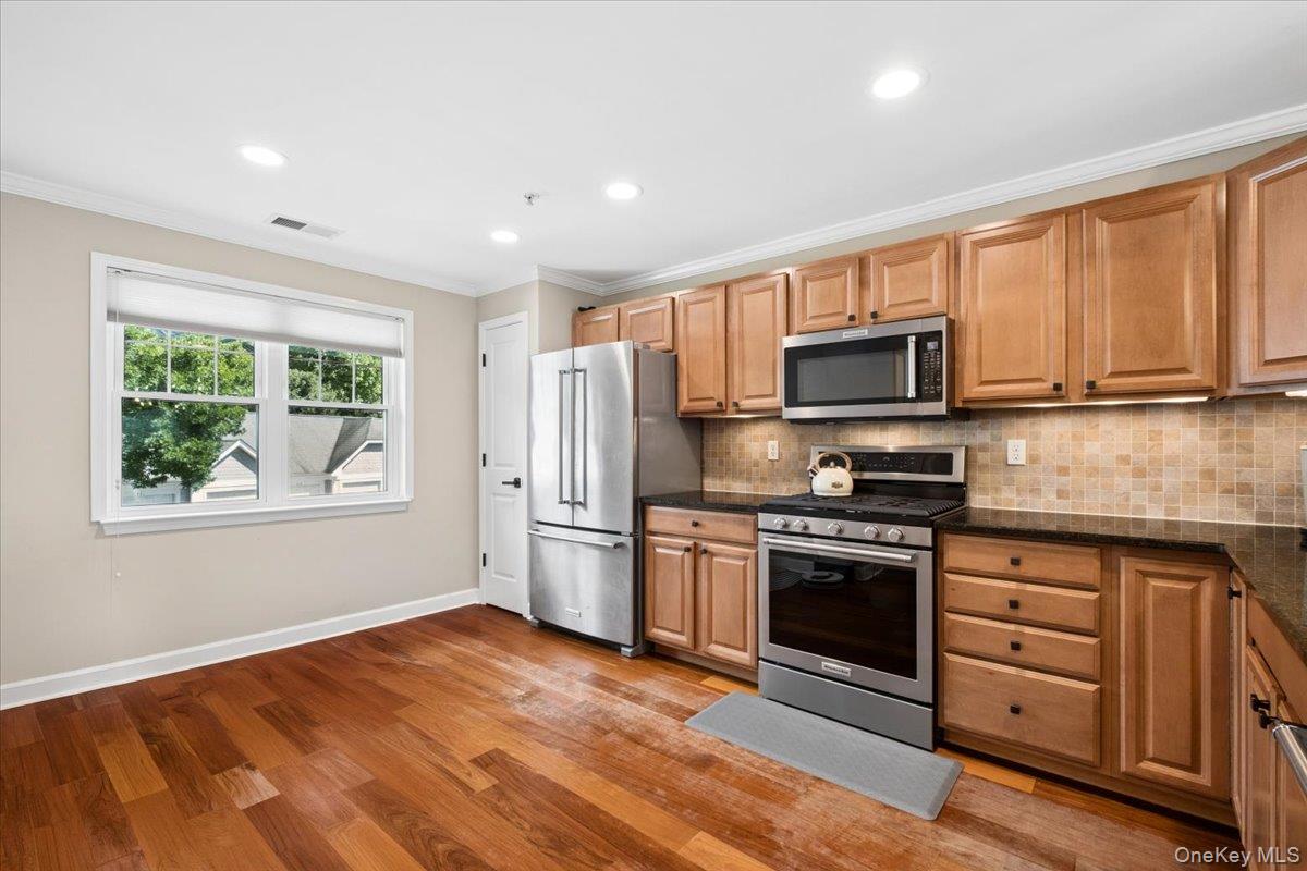 225 Waterside Close Peekskill, NY 10566 - Photo 17 of 40