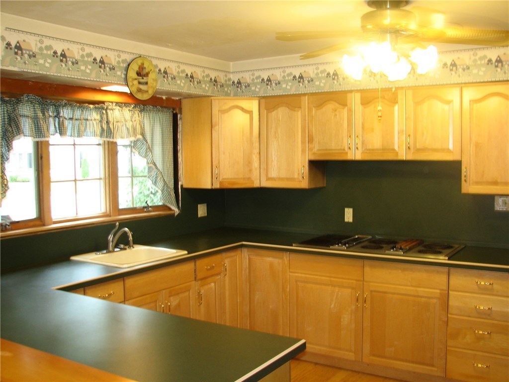 420 Woodland Road Woonsocket, RI 02895 - Photo 3 of 29