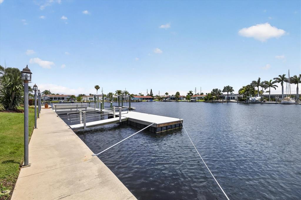 3640 Harborview Court New Port Richey, FL 34652 - Photo 5 of 95