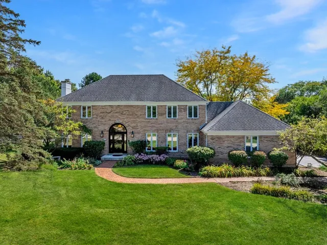 $979,000 | 304 Surrey Lane, Lincolnshire, IL 60045