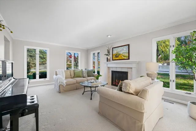 $979,000 | 304 Surrey Lane, Lincolnshire, IL 60045