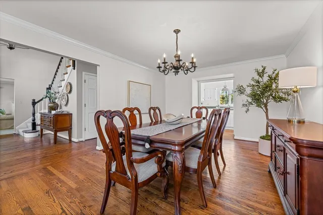 $979,000 | 304 Surrey Lane, Lincolnshire, IL 60045