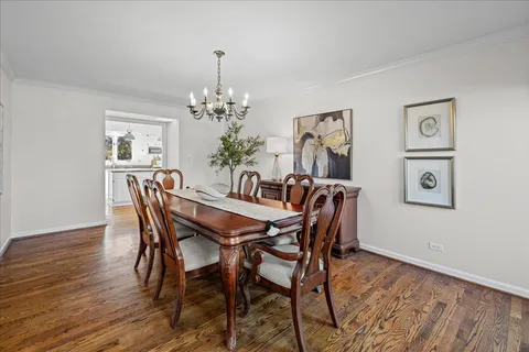 $979,000 | 304 Surrey Lane, Lincolnshire, IL 60045