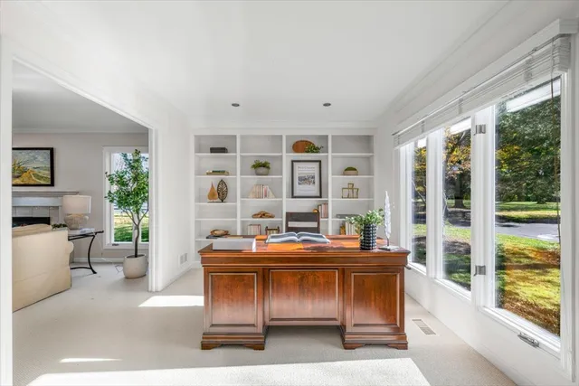 $979,000 | 304 Surrey Lane, Lincolnshire, IL 60045