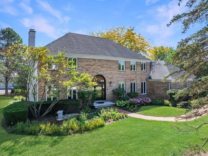 $979,000 | 304 Surrey Lane, Lincolnshire, IL 60045