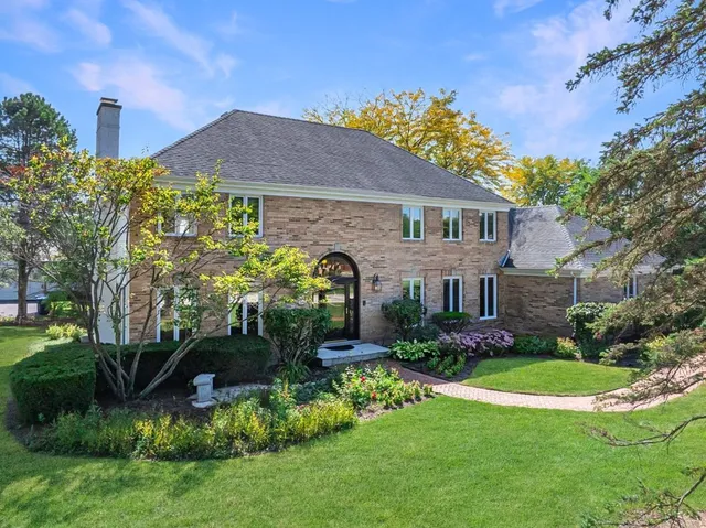 $979,000 | 304 Surrey Lane, Lincolnshire, IL 60045