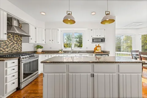 $979,000 | 304 Surrey Lane, Lincolnshire, IL 60045