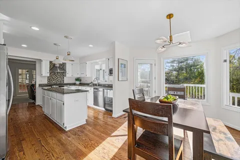 $979,000 | 304 Surrey Lane, Lincolnshire, IL 60045