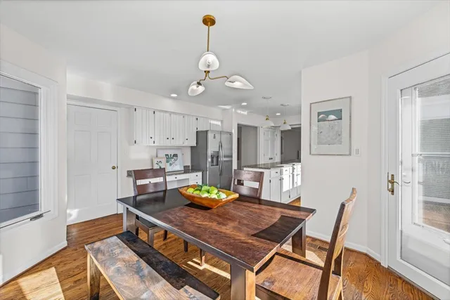 $979,000 | 304 Surrey Lane, Lincolnshire, IL 60045