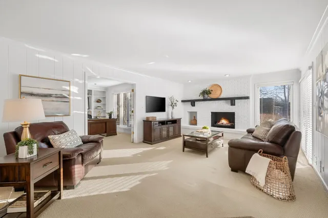 $979,000 | 304 Surrey Lane, Lincolnshire, IL 60045