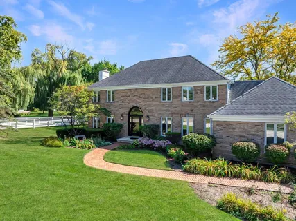 $979,000 | 304 Surrey Lane, Lincolnshire, IL 60045