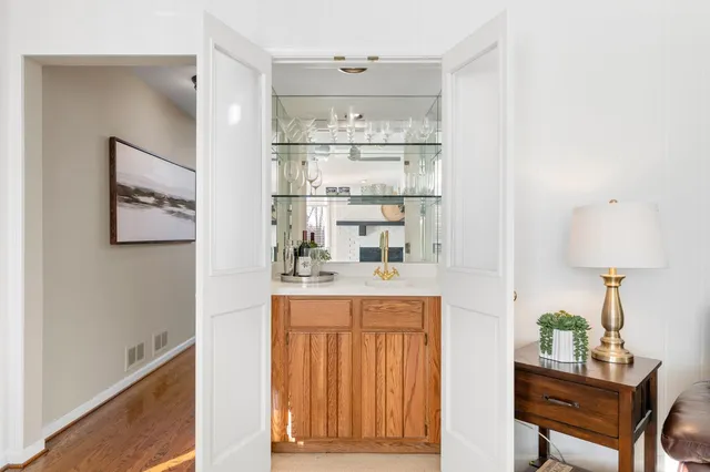 $979,000 | 304 Surrey Lane, Lincolnshire, IL 60045