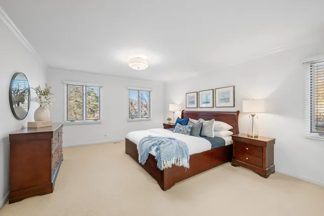 $979,000 | 304 Surrey Lane, Lincolnshire, IL 60045