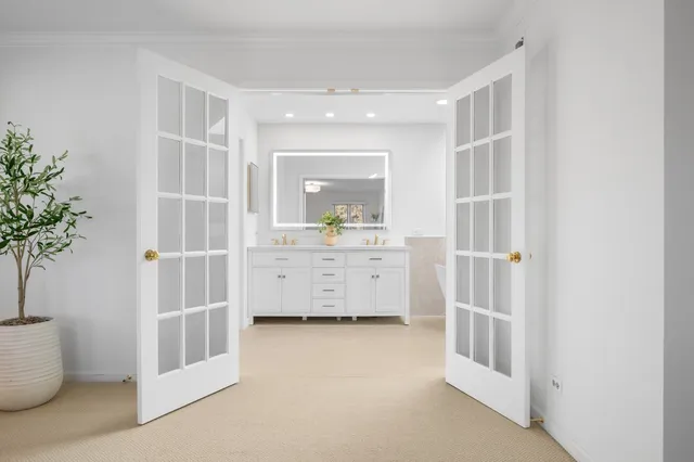 $979,000 | 304 Surrey Lane, Lincolnshire, IL 60045