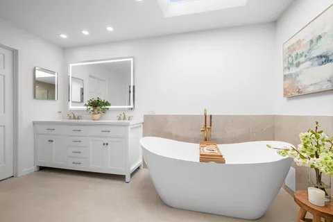 $979,000 | 304 Surrey Lane, Lincolnshire, IL 60045