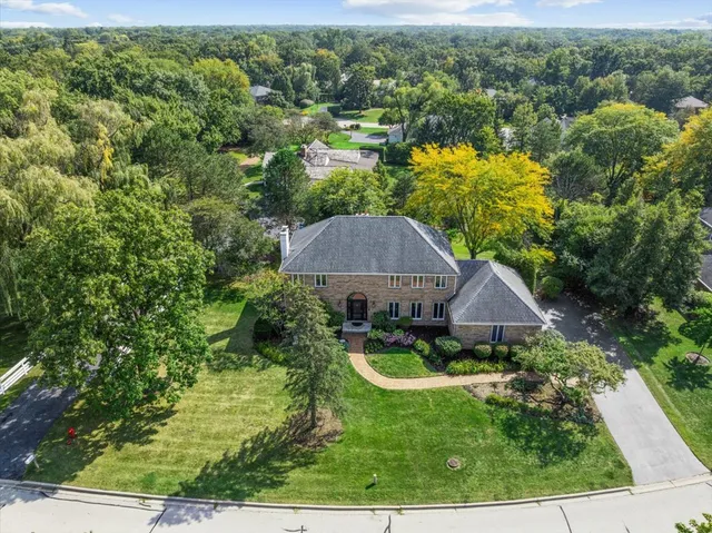 $979,000 | 304 Surrey Lane, Lincolnshire, IL 60045