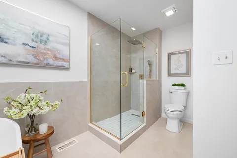 $979,000 | 304 Surrey Lane, Lincolnshire, IL 60045