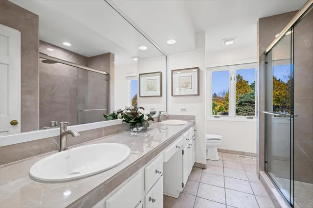 $979,000 | 304 Surrey Lane, Lincolnshire, IL 60045