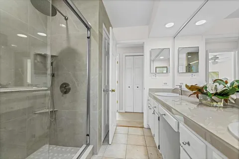 $979,000 | 304 Surrey Lane, Lincolnshire, IL 60045