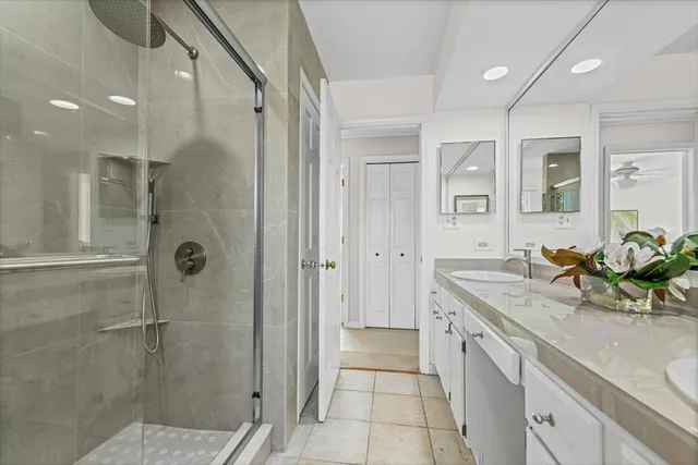 $979,000 | 304 Surrey Lane, Lincolnshire, IL 60045