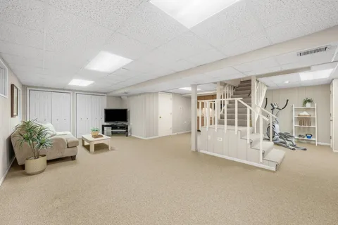 $979,000 | 304 Surrey Lane, Lincolnshire, IL 60045