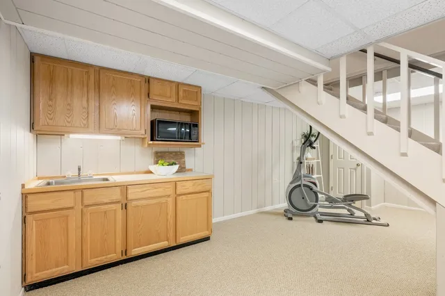 $979,000 | 304 Surrey Lane, Lincolnshire, IL 60045