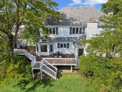 $979,000 | 304 Surrey Lane, Lincolnshire, IL 60045