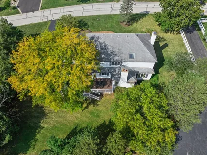 $979,000 | 304 Surrey Lane, Lincolnshire, IL 60045