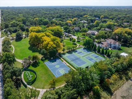 $979,000 | 304 Surrey Lane, Lincolnshire, IL 60045