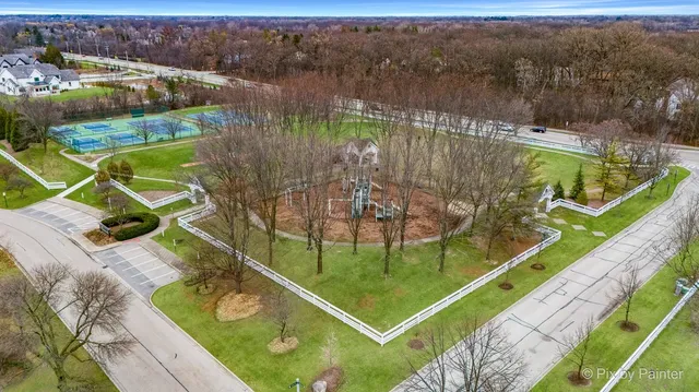 $979,000 | 304 Surrey Lane, Lincolnshire, IL 60045