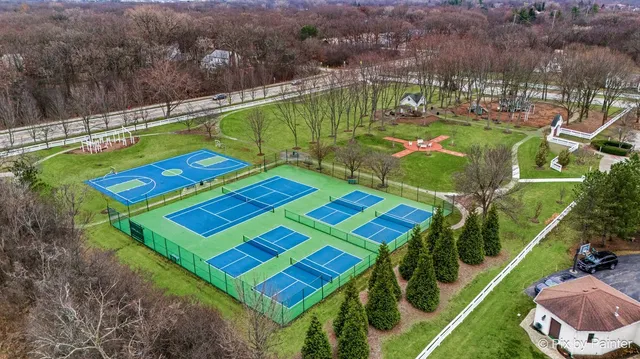 $979,000 | 304 Surrey Lane, Lincolnshire, IL 60045