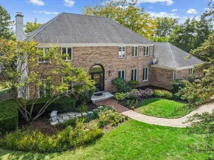 $979,000 | 304 Surrey Lane, Lincolnshire, IL 60045