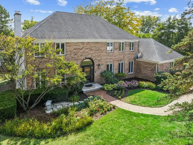 $979,000 | 304 Surrey Lane, Lincolnshire, IL 60045