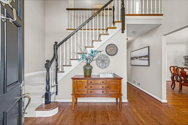 $979,000 | 304 Surrey Lane, Lincolnshire, IL 60045