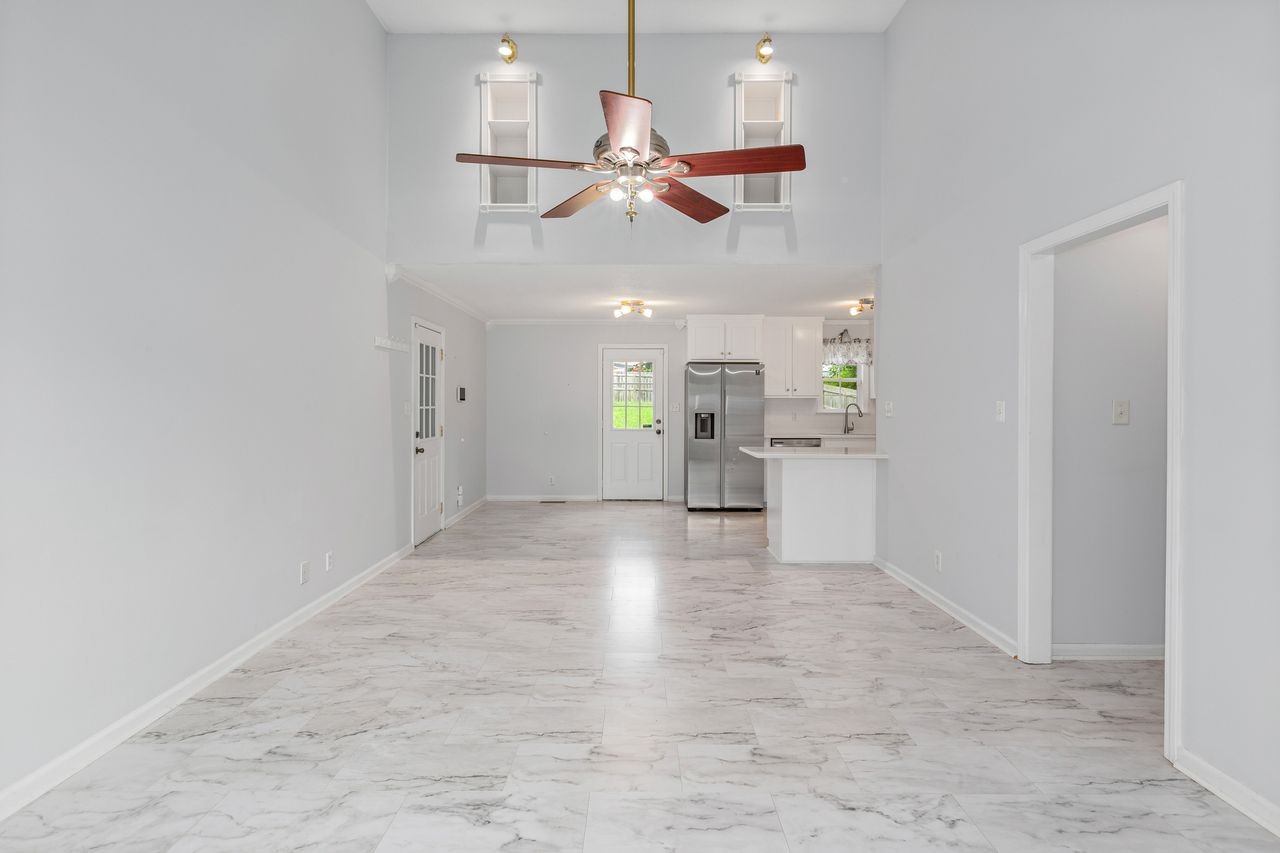 1721 Hazelwood Road Clarksville, TN 37042 - Photo 3 of 25