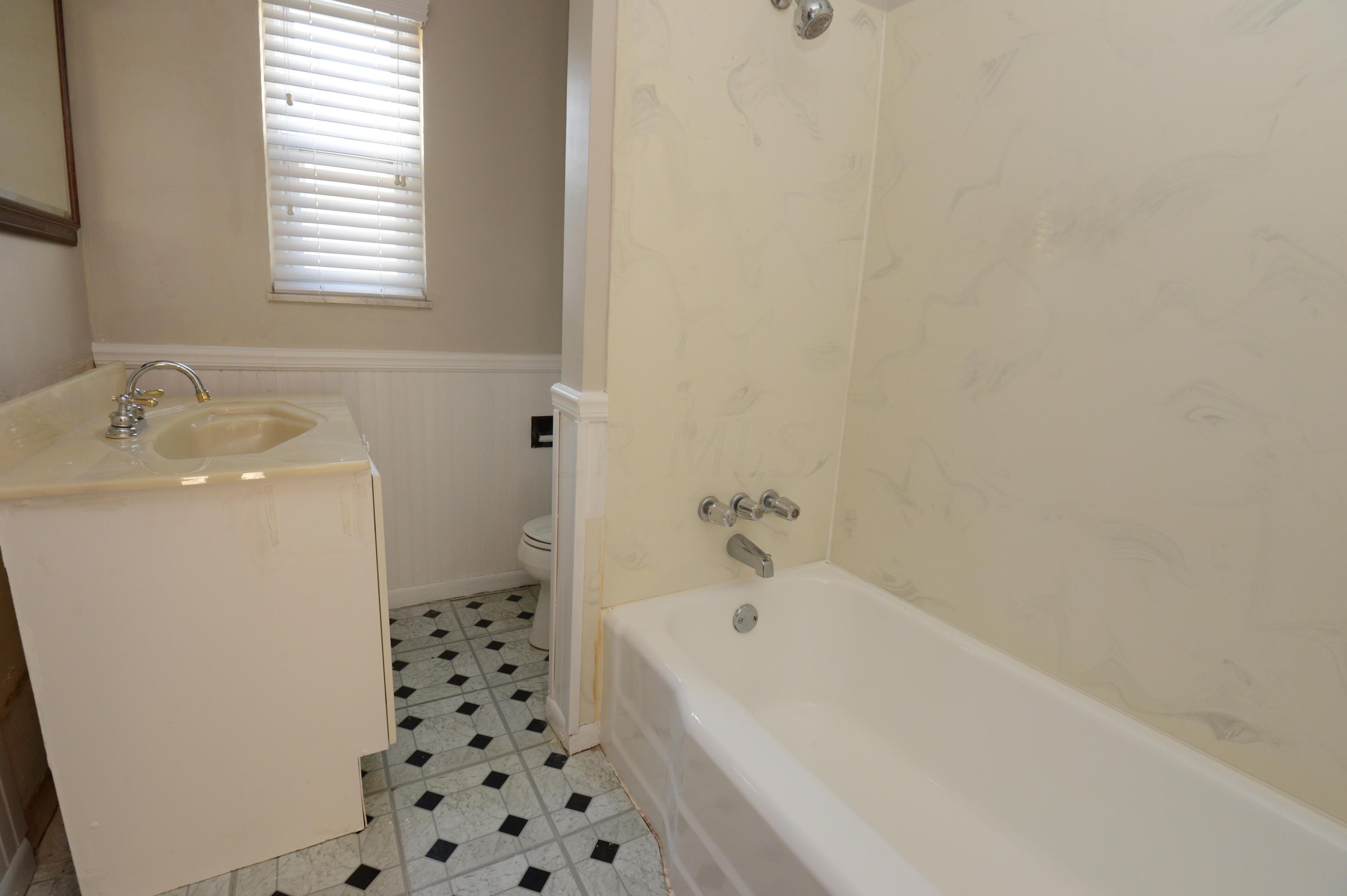 2664 Swansea Road Columbus, OH 43221 - Photo 41 of 46