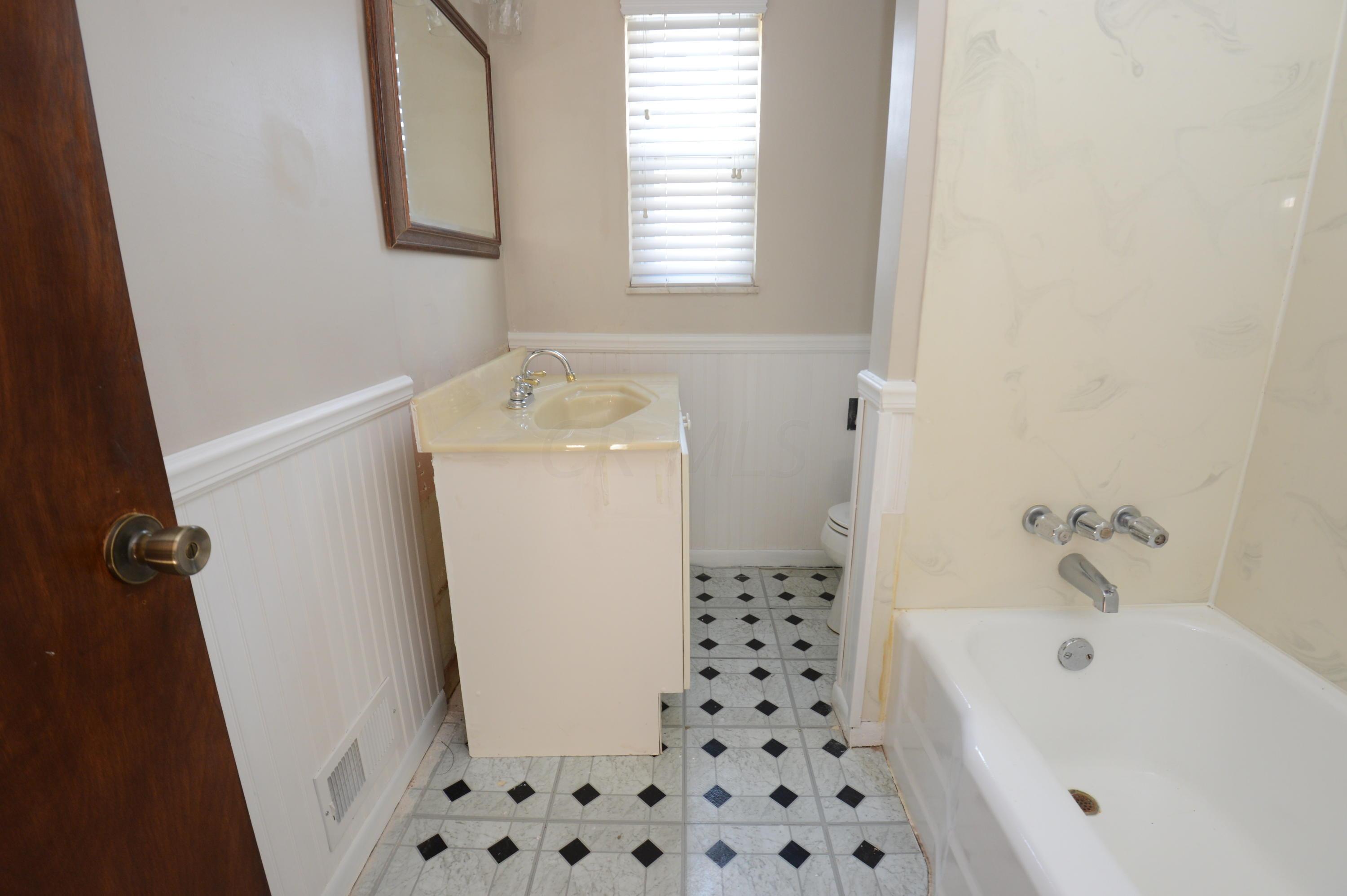 2664 Swansea Road Columbus, OH 43221 - Photo 42 of 46