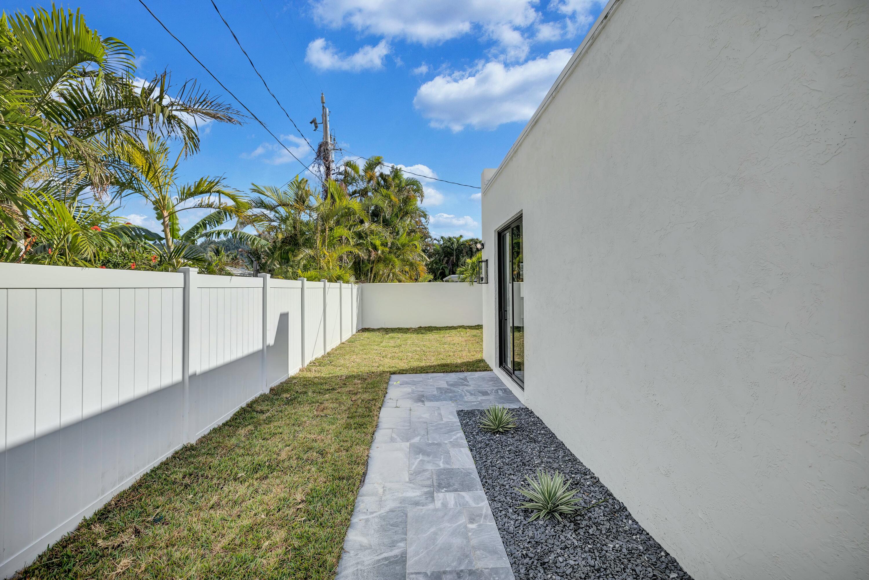 1010 Singer Drive Singer Island, FL 33404 - Photo 46 of 59 tempImagedW2BZz