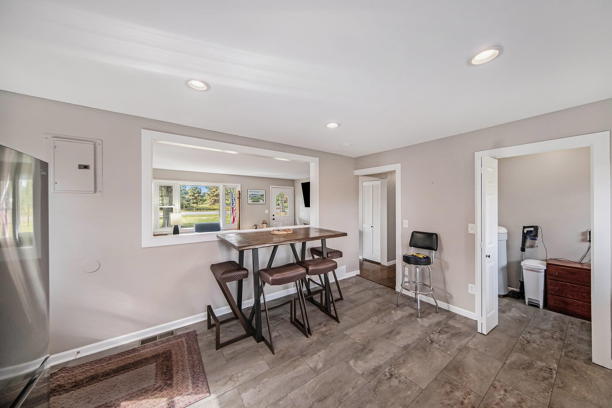 6718 Clinton Road Jackson, MI 49201 - Photo 6 of 28 006_sbp_34_203